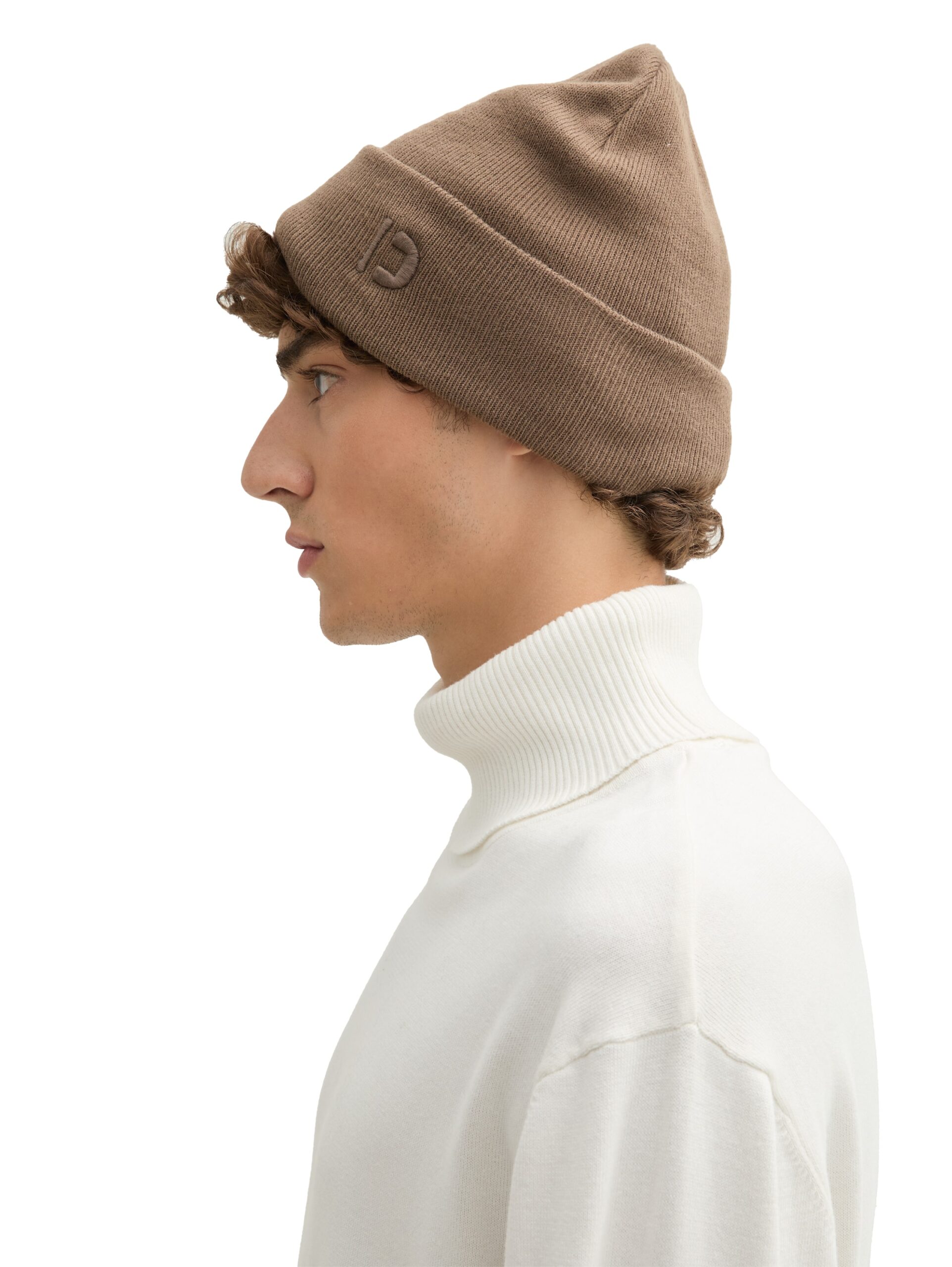 basic knitted beanie