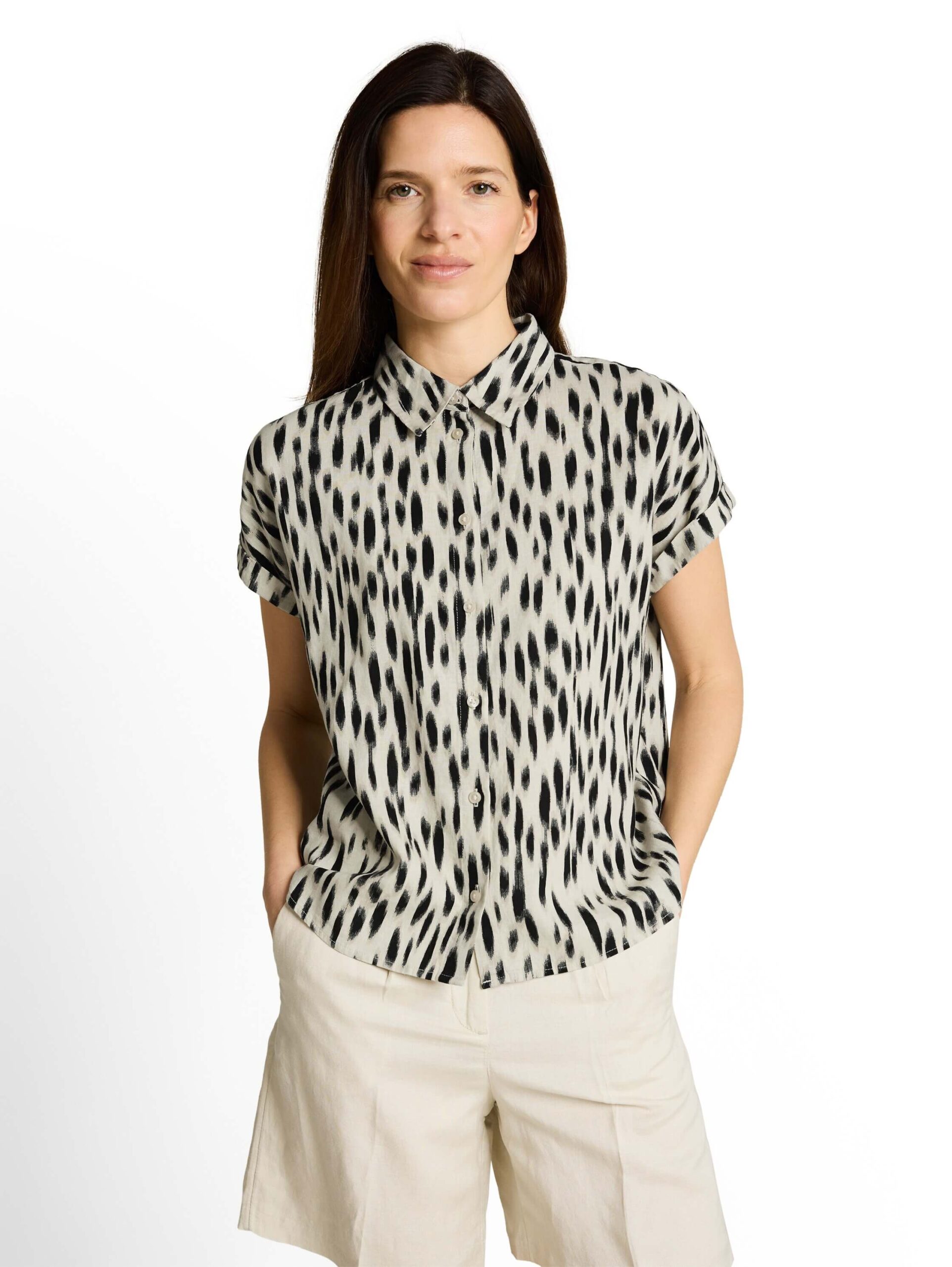 blouse shortsleeves with linen