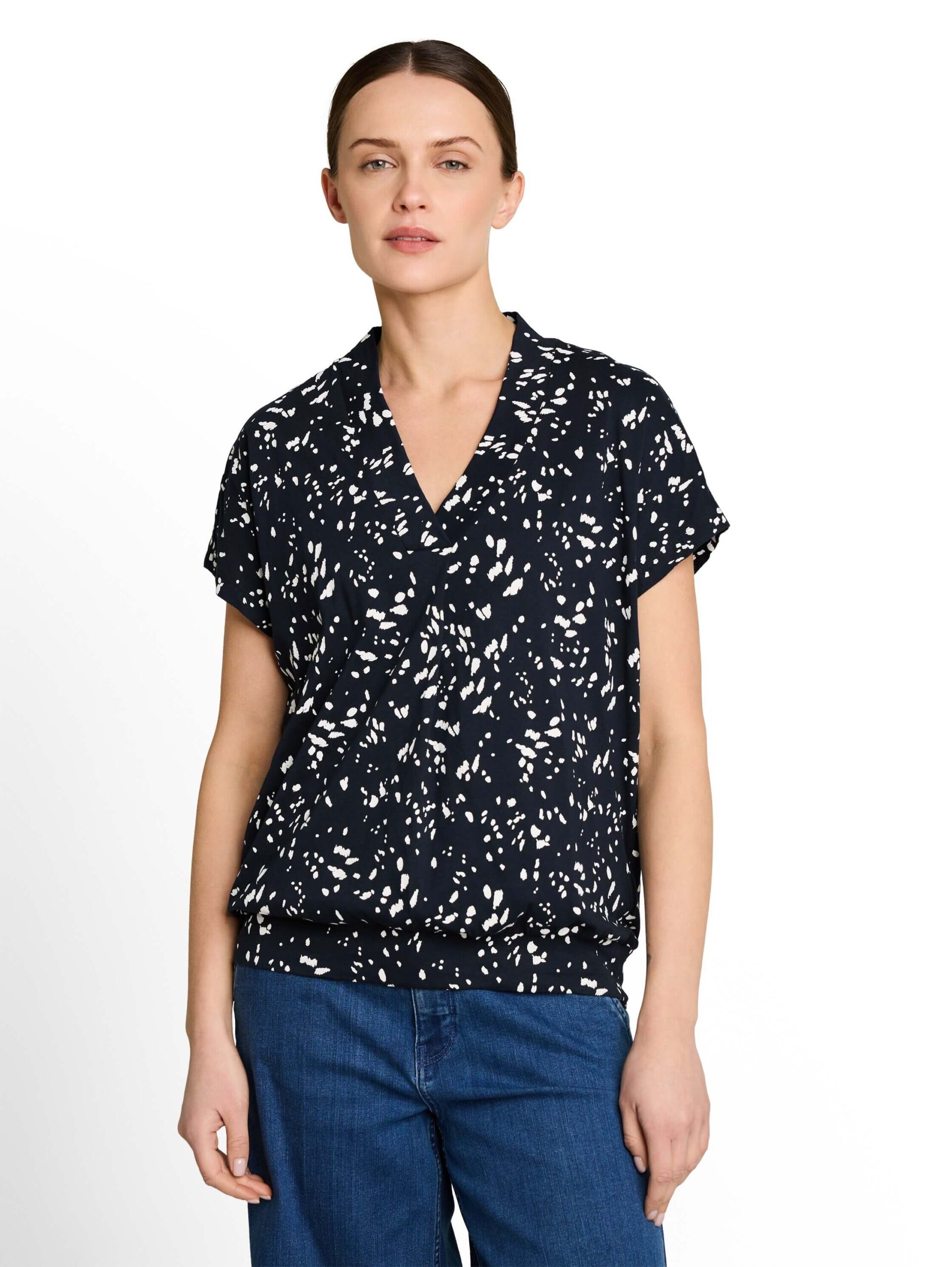 T-shirt high v-neck alloverprint