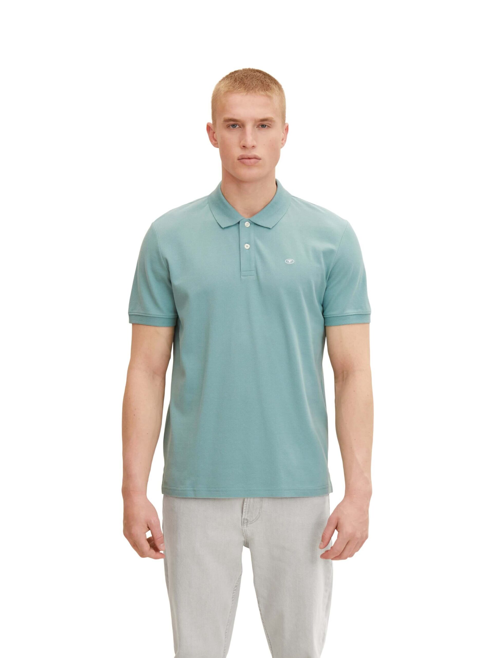 basic polo with contrast